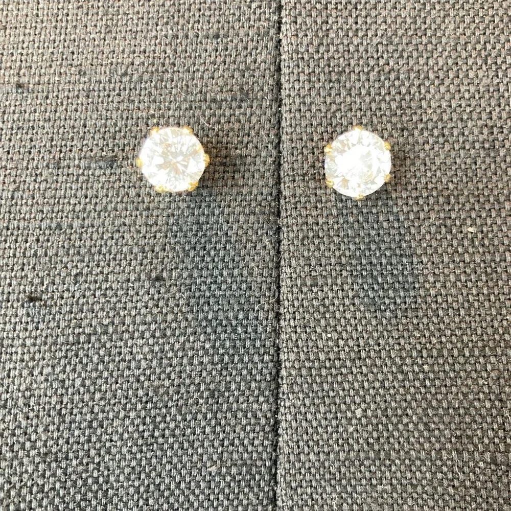 Vintage Cubic Zirconia 1/3 inch stone gold tone prong setting pierced earrings
